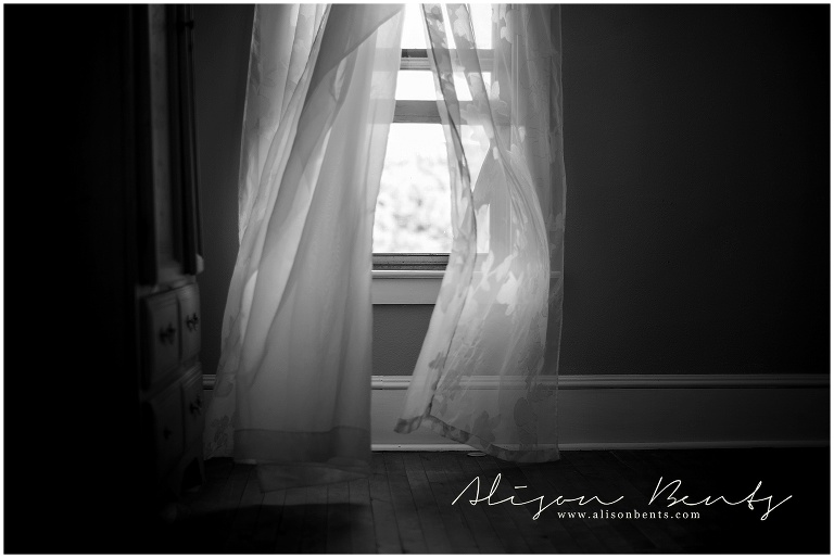 flowers, sunshine and love | Gresham Wisconsin Wedding Photographer